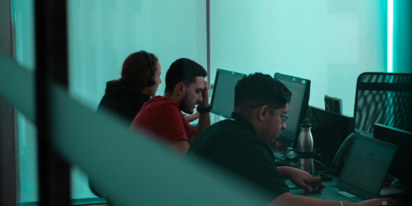 Géométrie Euclidienne et Non-Euclidienne : Cours en Licence Mathématiques