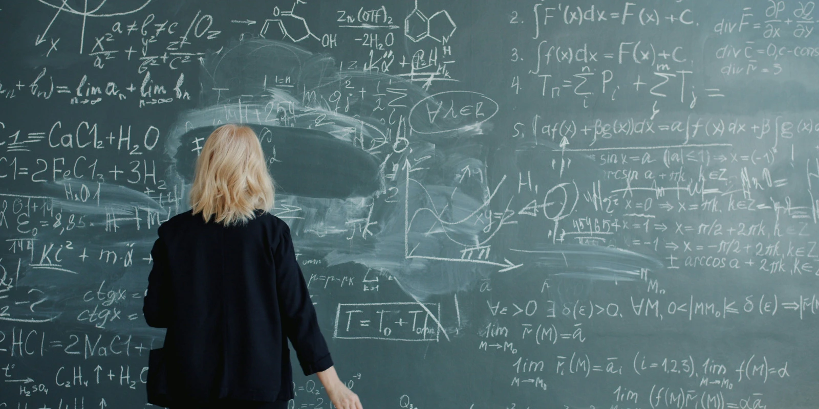 Mathématiques Discrètes : Théorie et Pratiques en Licence